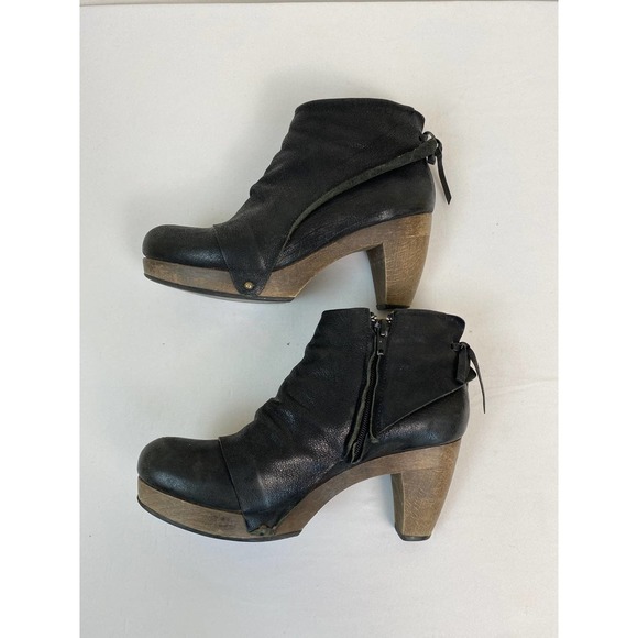 COCLICO Ndakinna Booties on Wooden Platform 38 - Picture 2 of 7